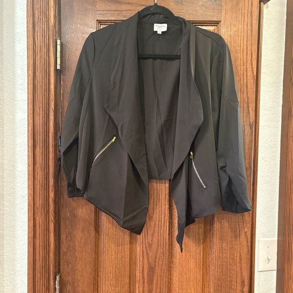 HaydenLA $78 NWOT Black Draped Open Front Blazer Gold Zip 2X P2P 24-27” L 20-25” - Picture 2 of 7